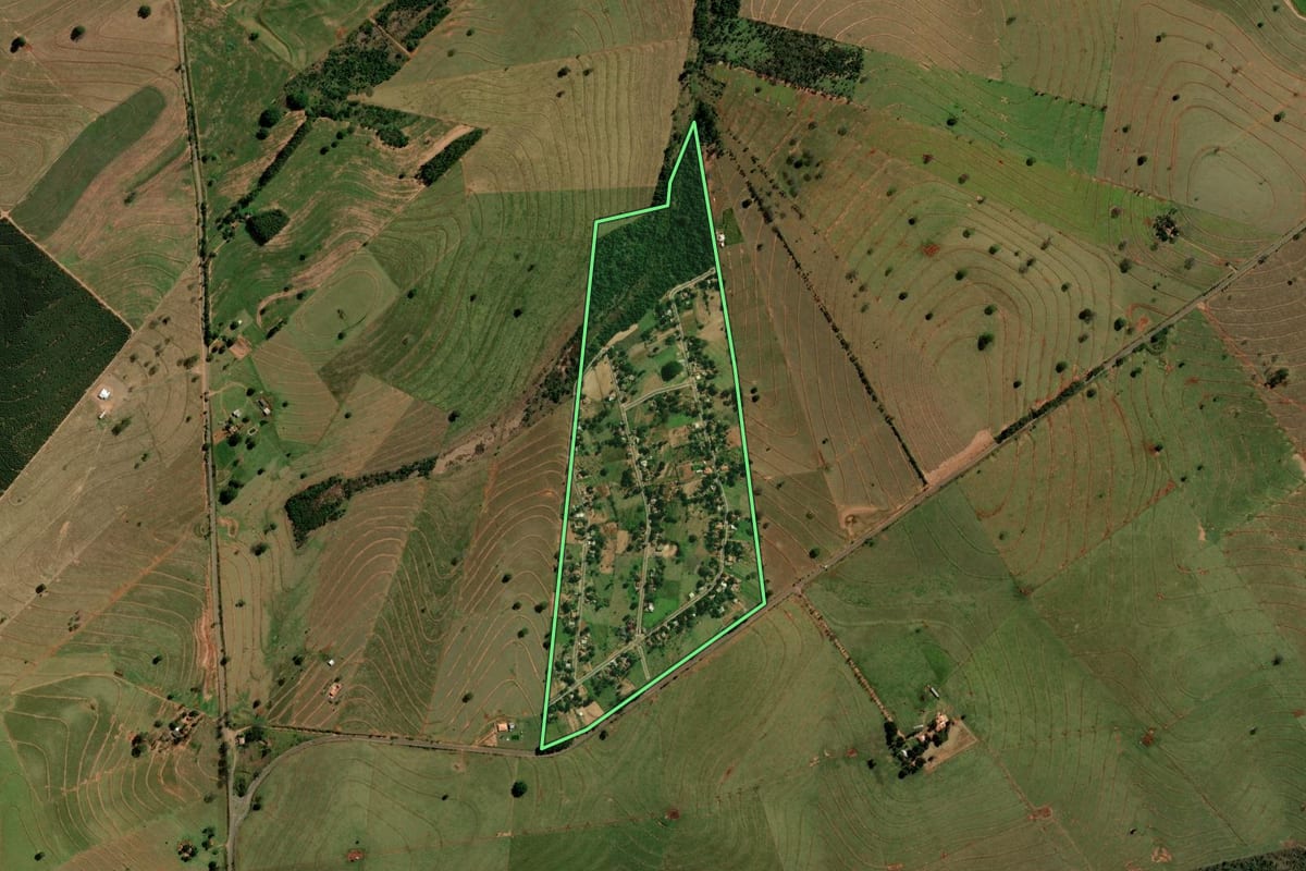 Imagem de satélite do imóvel rural em Alto Paraíso (PR), com o contorno declarado no CAR desenhado por cima.