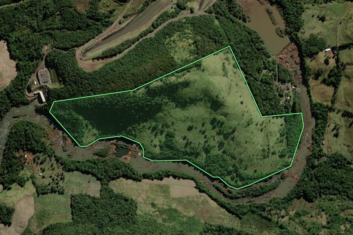 Imagem de satélite do imóvel rural em Virmond (PR), com o contorno declarado no CAR desenhado por cima.
