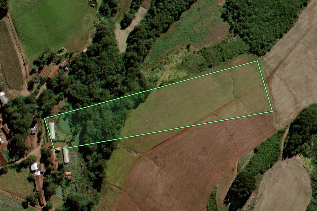 Imagem de satélite do imóvel rural em Virmond (PR), com o contorno declarado no CAR desenhado por cima.