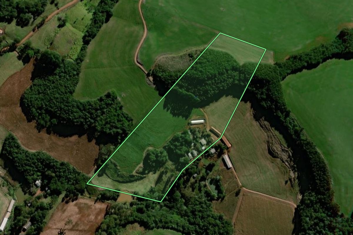 Imagem de satélite do imóvel rural em Virmond (PR), com o contorno declarado no CAR desenhado por cima.
