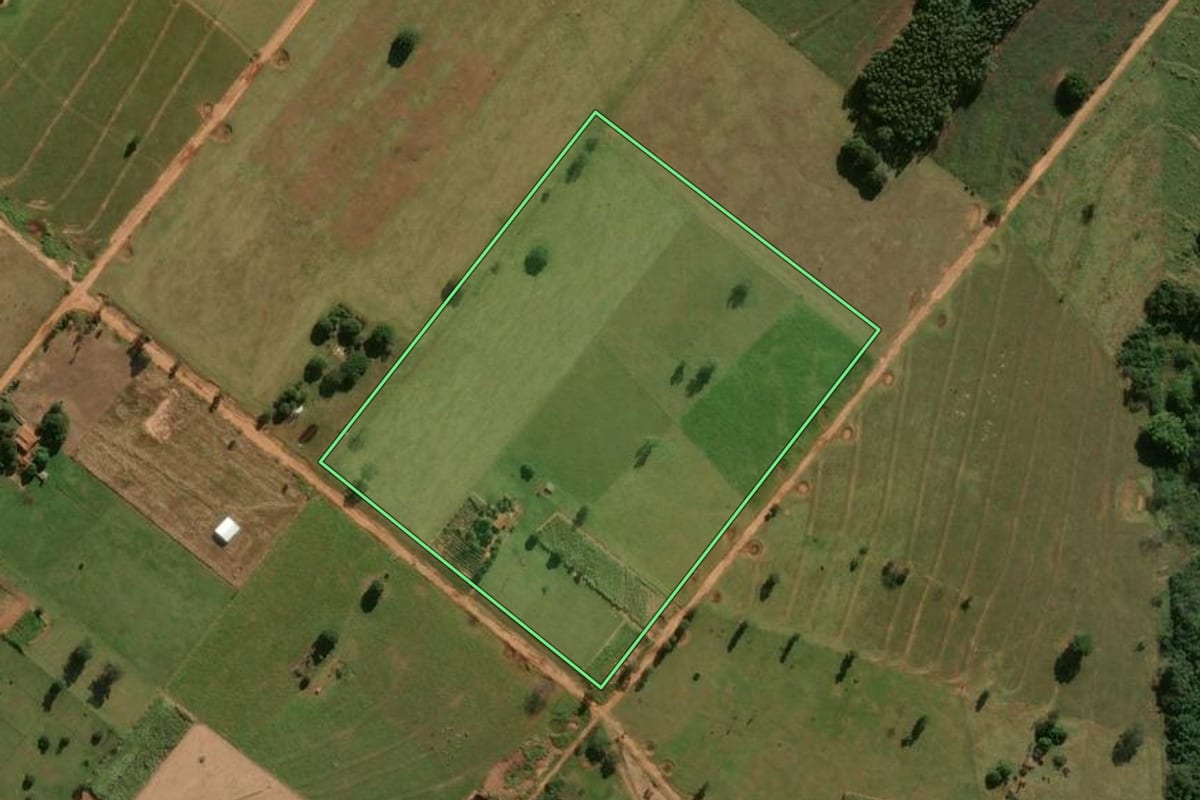 Imagem de satélite do imóvel rural em Xambrê (PR), com o contorno declarado no CAR desenhado por cima.