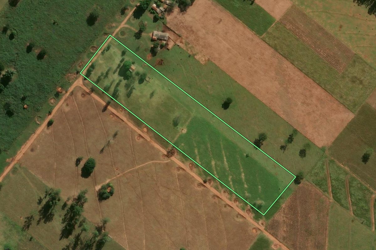 Imagem de satélite do imóvel rural em Xambrê (PR), com o contorno declarado no CAR desenhado por cima.