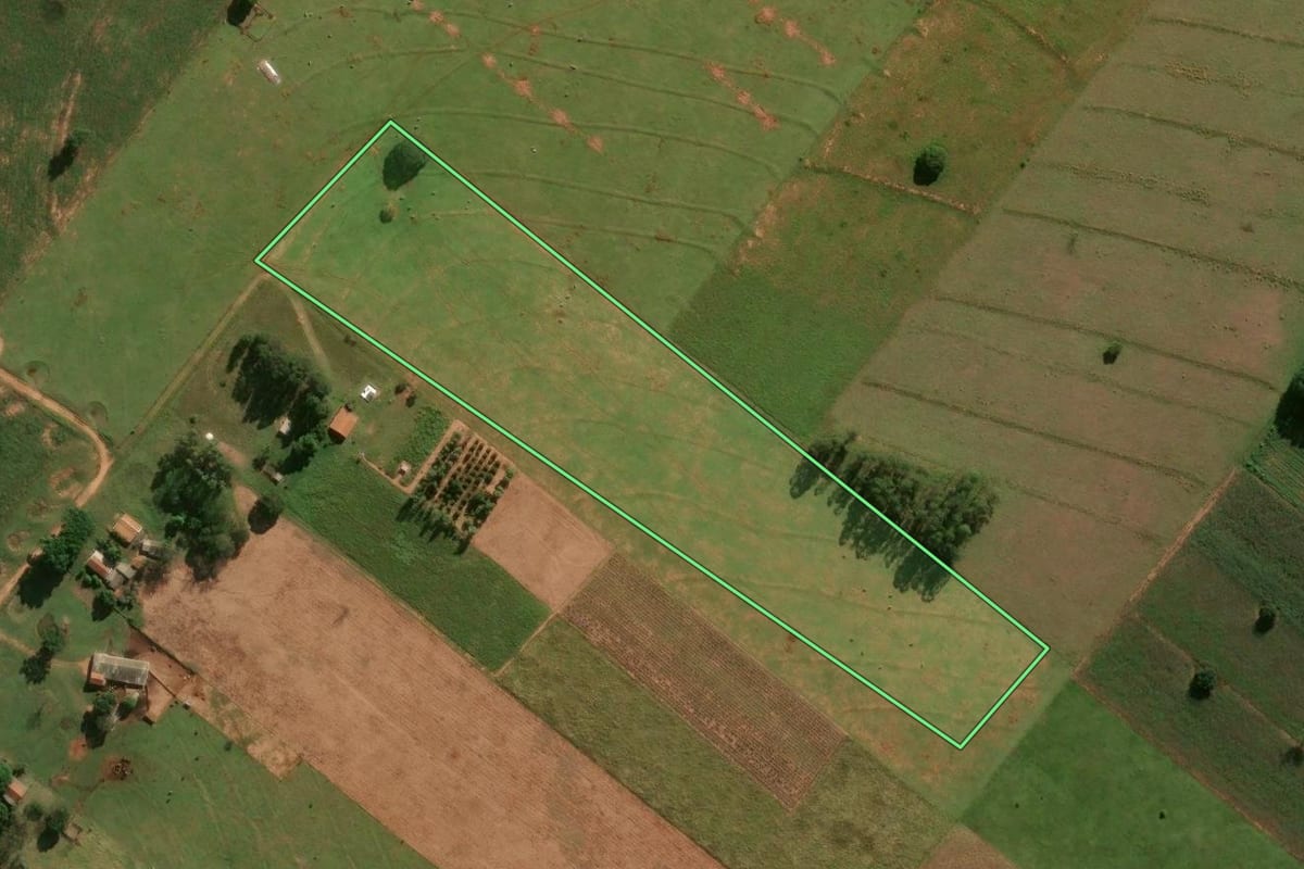 Imagem de satélite do imóvel rural em Xambrê (PR), com o contorno declarado no CAR desenhado por cima.