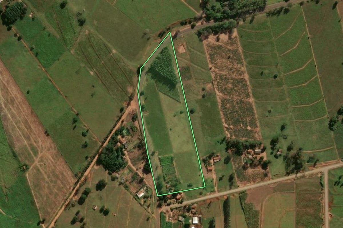 Imagem de satélite do imóvel rural em Xambrê (PR), com o contorno declarado no CAR desenhado por cima.