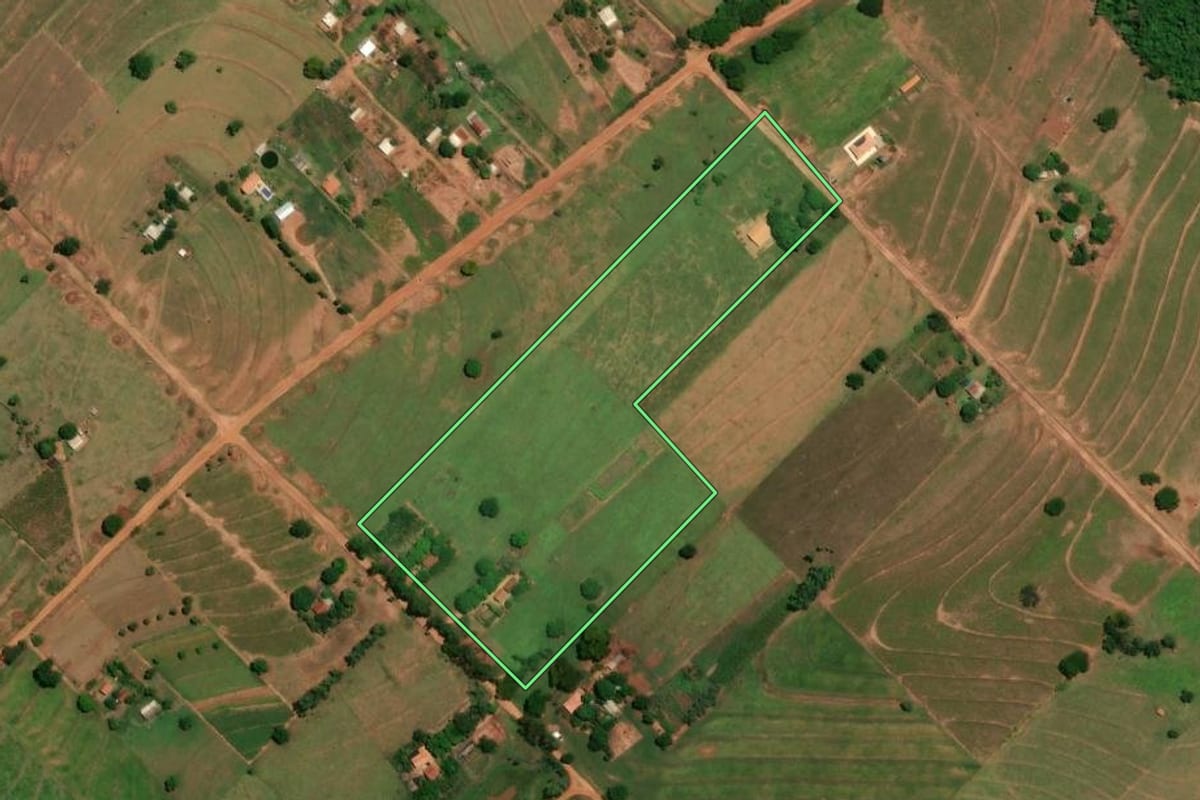 Imagem de satélite do imóvel rural em Xambrê (PR), com o contorno declarado no CAR desenhado por cima.