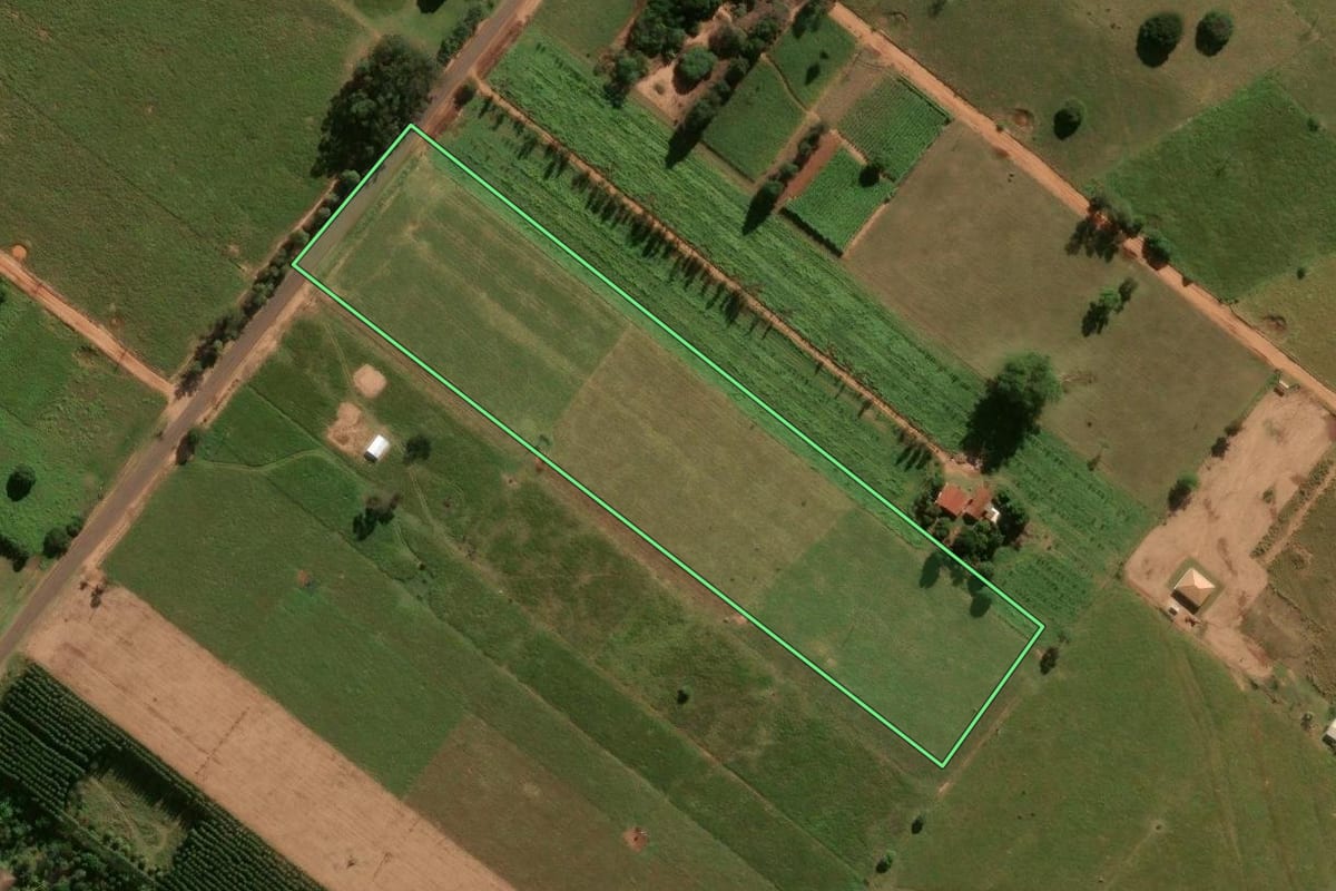 Imagem de satélite do imóvel rural em Xambrê (PR), com o contorno declarado no CAR desenhado por cima.
