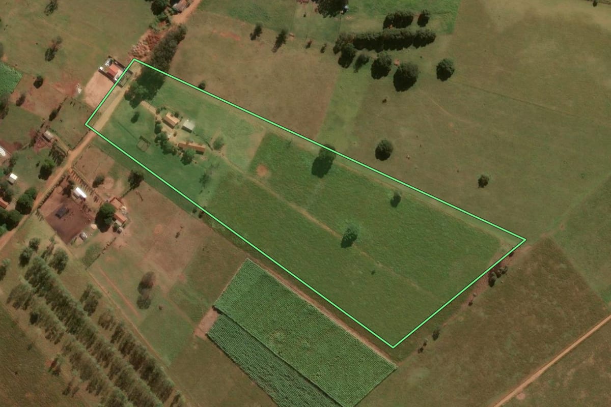Imagem de satélite do imóvel rural em Xambrê (PR), com o contorno declarado no CAR desenhado por cima.