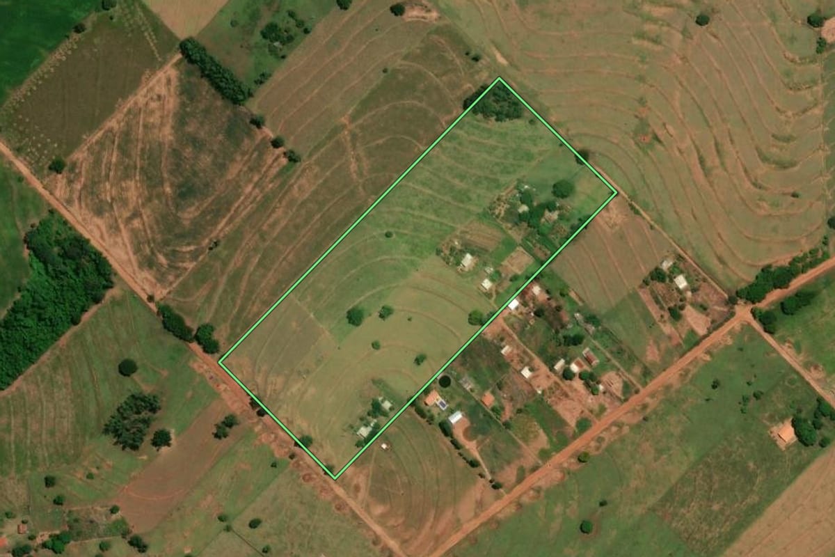 Imagem de satélite do imóvel rural em Xambrê (PR), com o contorno declarado no CAR desenhado por cima.