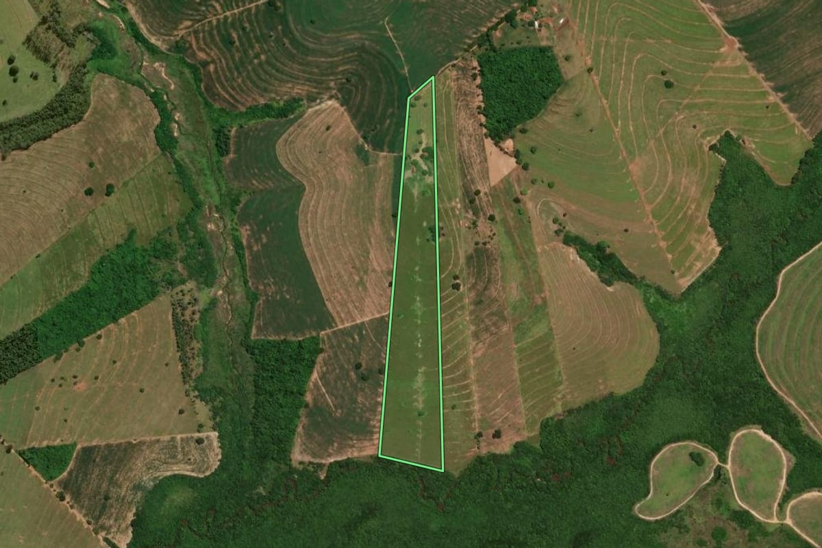 Imagem de satélite do imóvel rural em Xambrê (PR), com o contorno declarado no CAR desenhado por cima.
