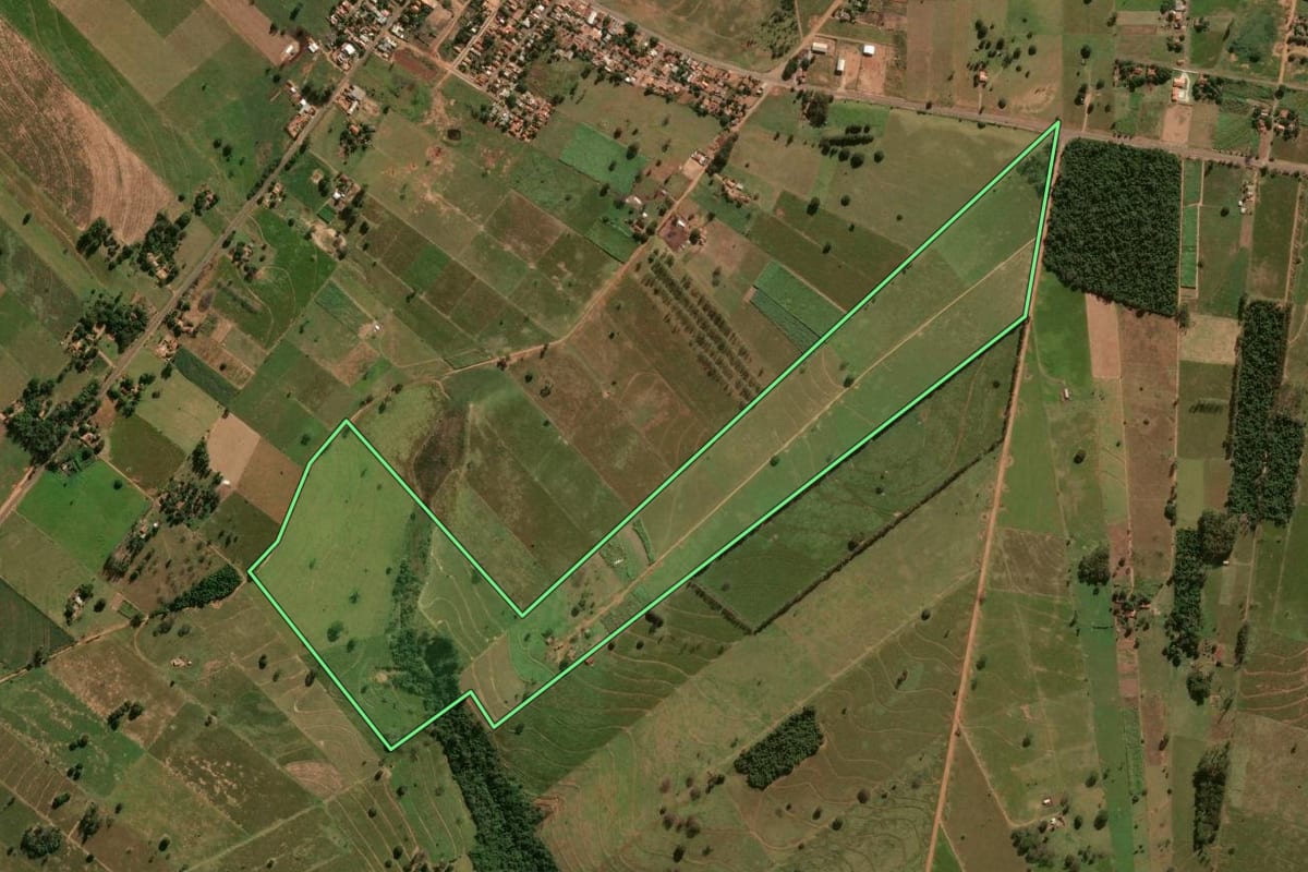Imagem de satélite do imóvel rural em Xambrê (PR), com o contorno declarado no CAR desenhado por cima.