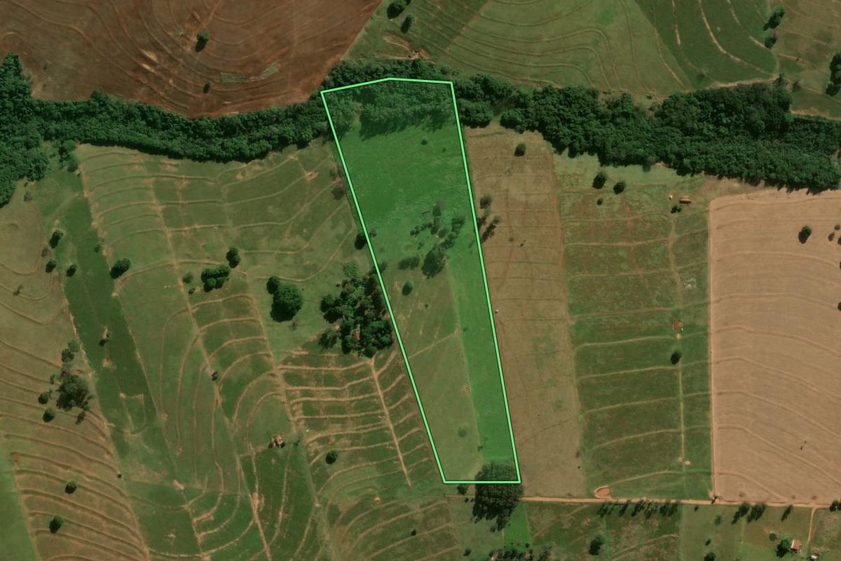 Imagem de satélite do imóvel rural em Xambrê (PR), com o contorno declarado no CAR desenhado por cima.