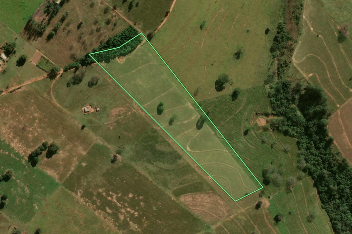 Imagem de satélite do imóvel rural em Xambrê (PR), com o contorno declarado no CAR desenhado por cima.