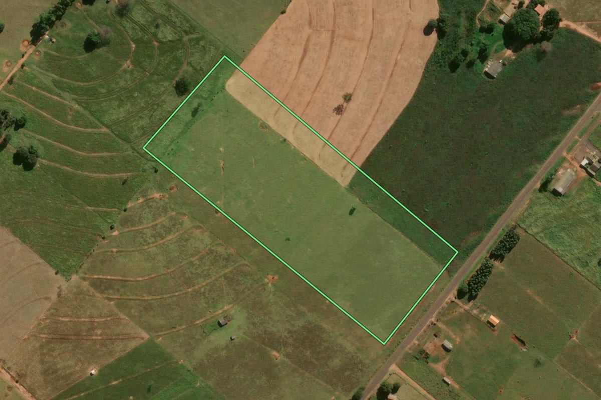 Imagem de satélite do imóvel rural em Xambrê (PR), com o contorno declarado no CAR desenhado por cima.