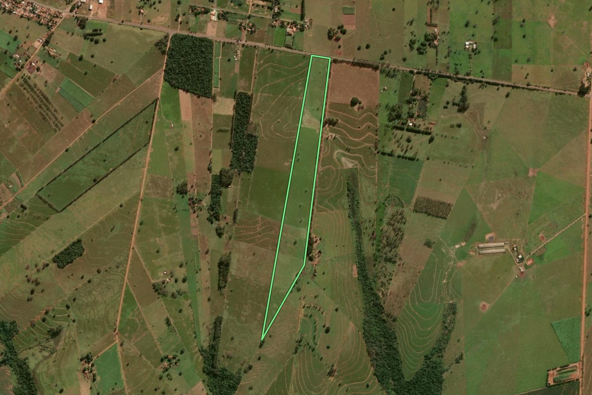 Imagem de satélite do imóvel rural em Xambrê (PR), com o contorno declarado no CAR desenhado por cima.