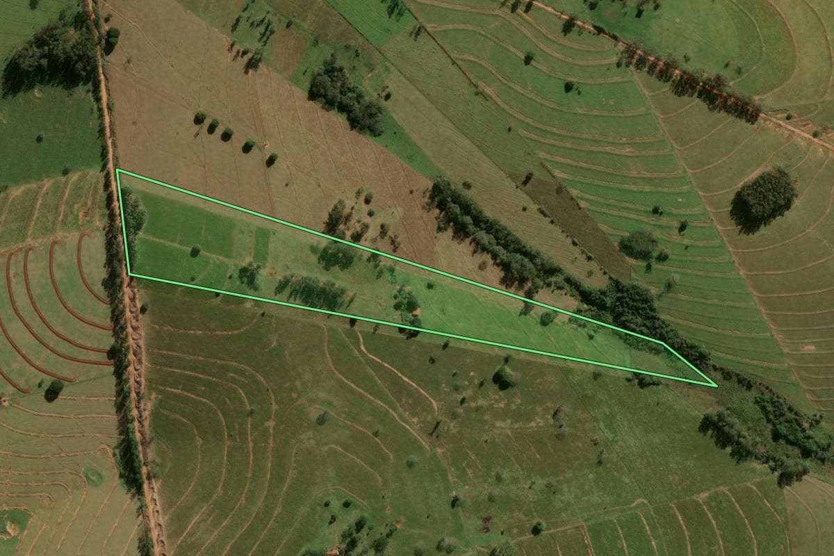 Imagem de satélite do imóvel rural em Xambrê (PR), com o contorno declarado no CAR desenhado por cima.