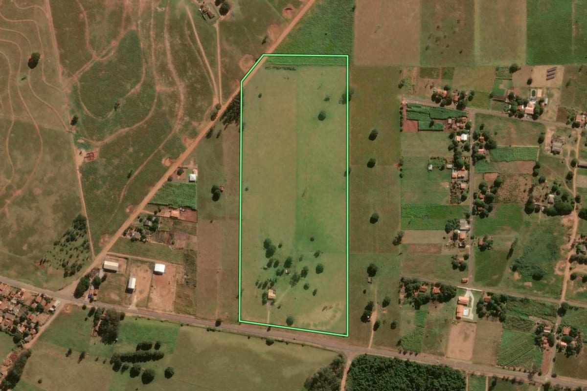 Imagem de satélite do imóvel rural em Xambrê (PR), com o contorno declarado no CAR desenhado por cima.
