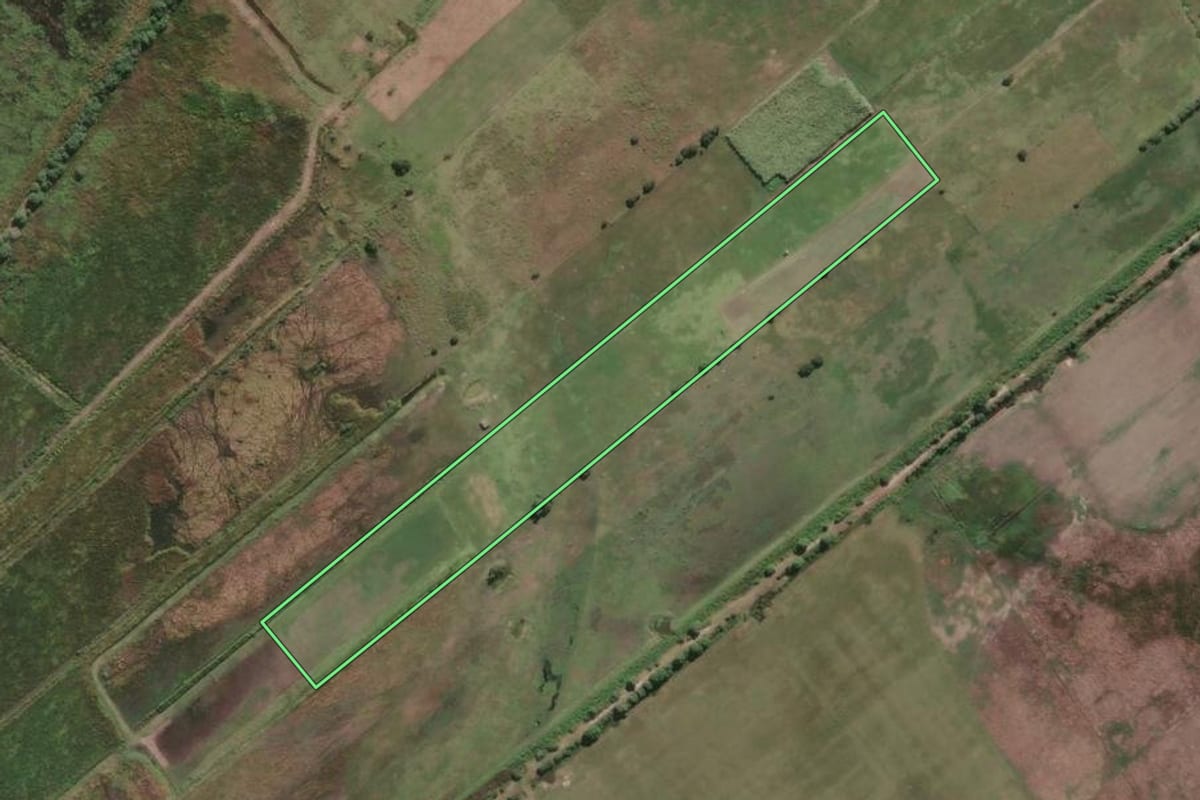 Imagem de satélite do imóvel rural em Campos dos Goytacazes (RJ), com o contorno declarado no CAR desenhado por cima.
