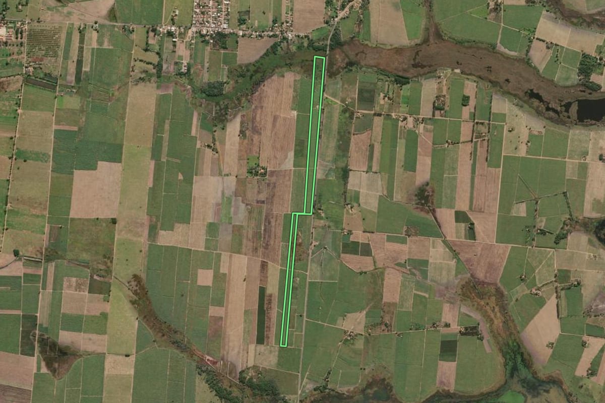 Imagem de satélite do imóvel rural em Campos dos Goytacazes (RJ), com o contorno declarado no CAR desenhado por cima.