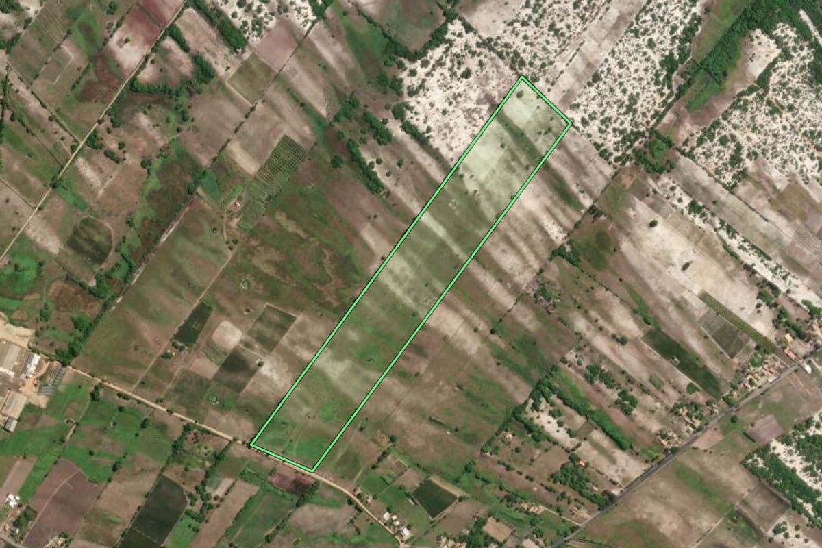 Imagem de satélite do imóvel rural em São João da Barra (RJ), com o contorno declarado no CAR desenhado por cima.