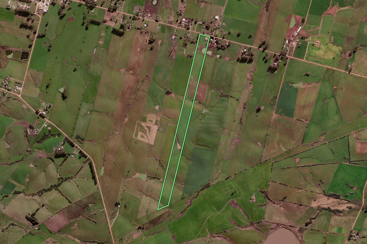 Imagem de satélite do imóvel rural em Aceguá (RS), com o contorno declarado no CAR desenhado por cima.