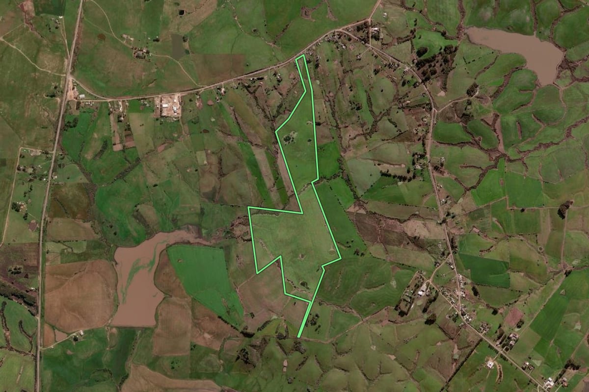 Imagem de satélite do imóvel rural em Aceguá (RS), com o contorno declarado no CAR desenhado por cima.