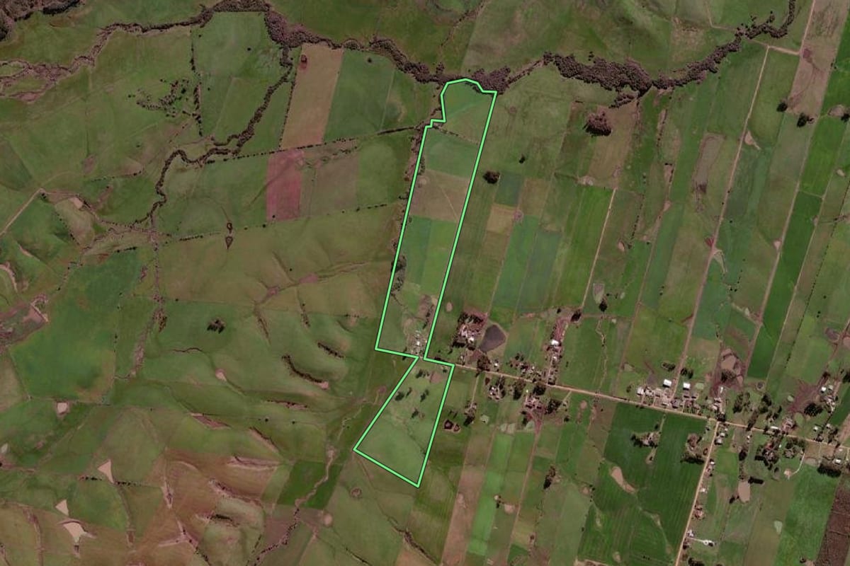 Imagem de satélite do imóvel rural em Aceguá (RS), com o contorno declarado no CAR desenhado por cima.