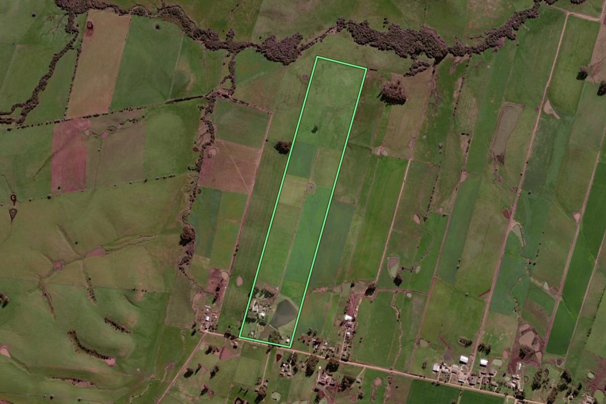 Imagem de satélite do imóvel rural em Aceguá (RS), com o contorno declarado no CAR desenhado por cima.