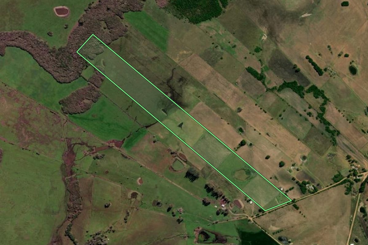 Imagem de satélite do imóvel rural em Aceguá (RS), com o contorno declarado no CAR desenhado por cima.