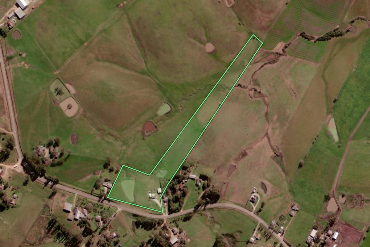 Imagem de satélite do imóvel rural em Aceguá (RS), com o contorno declarado no CAR desenhado por cima.
