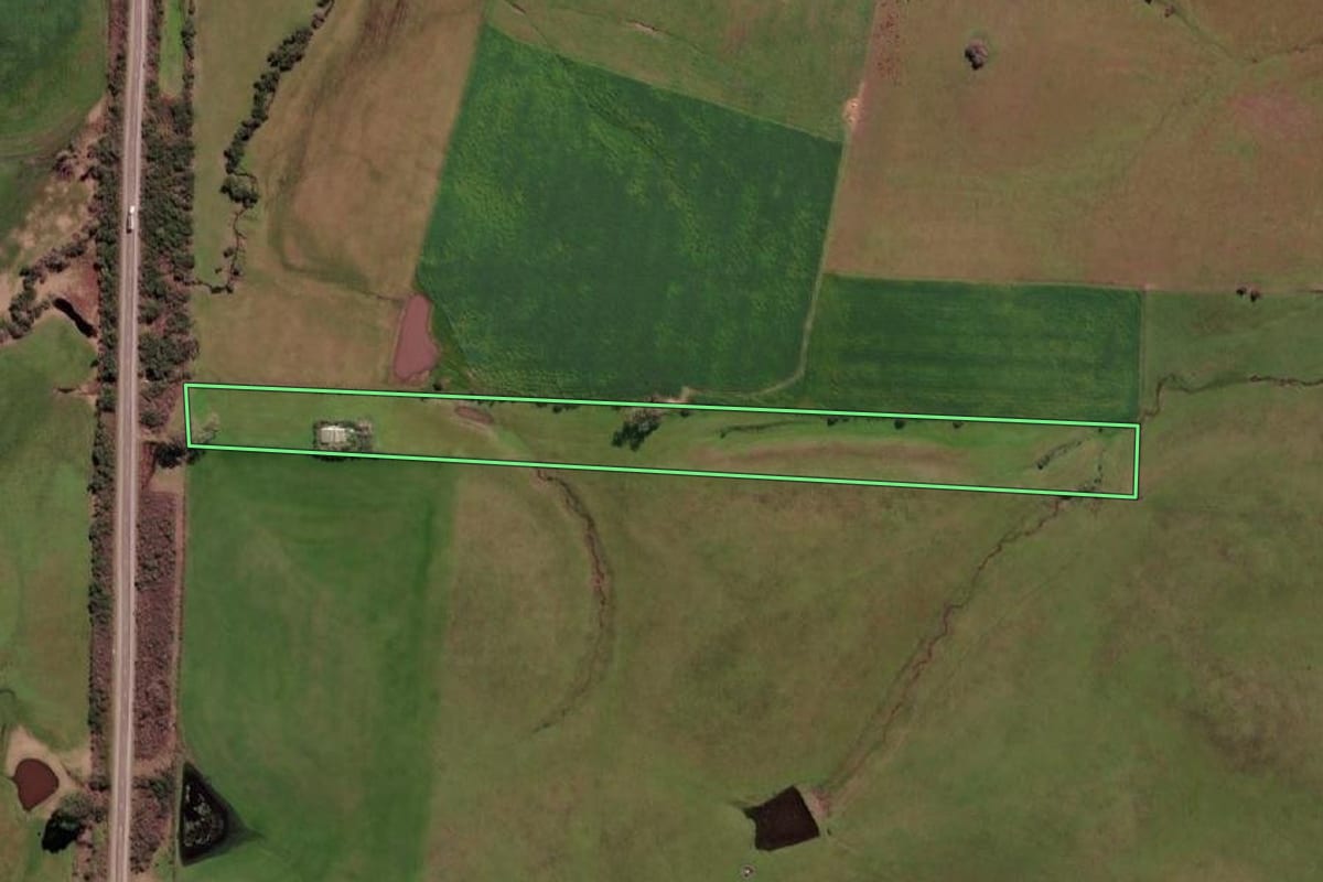 Imagem de satélite do imóvel rural em Aceguá (RS), com o contorno declarado no CAR desenhado por cima.