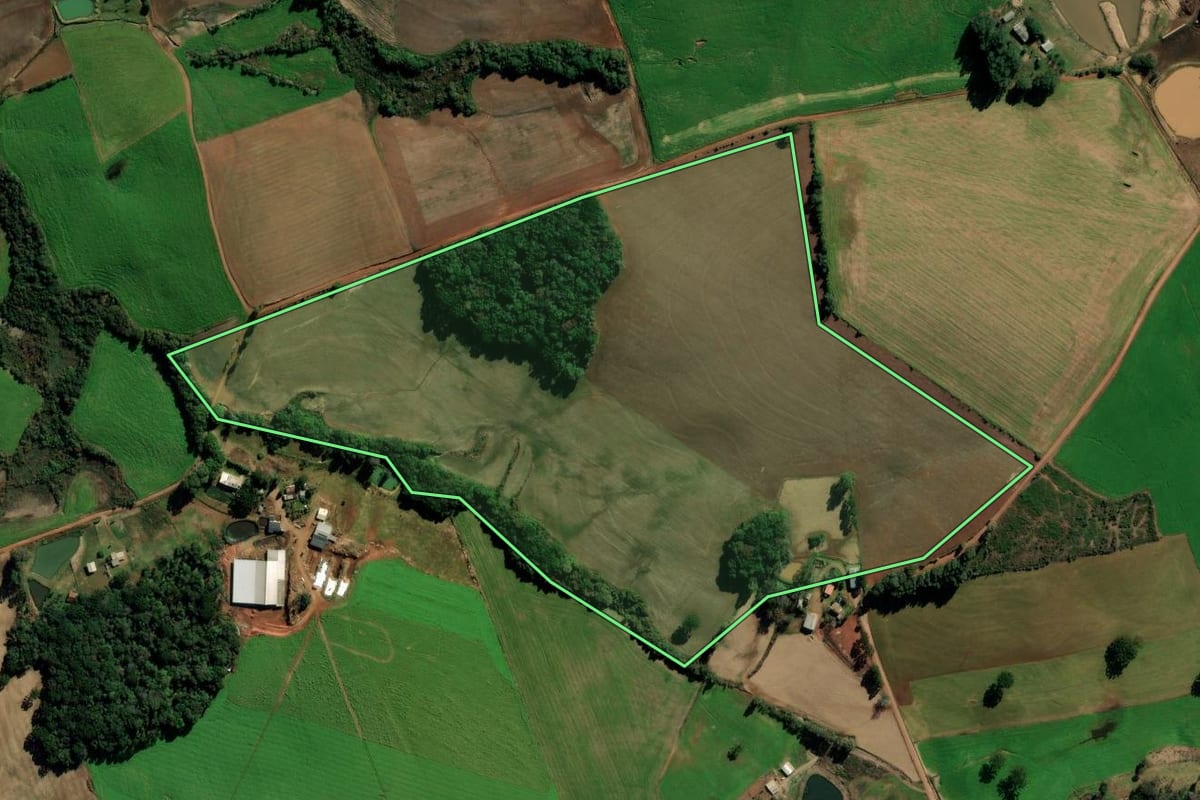 Imagem de satélite do imóvel rural em Água Santa (RS), com o contorno declarado no CAR desenhado por cima.