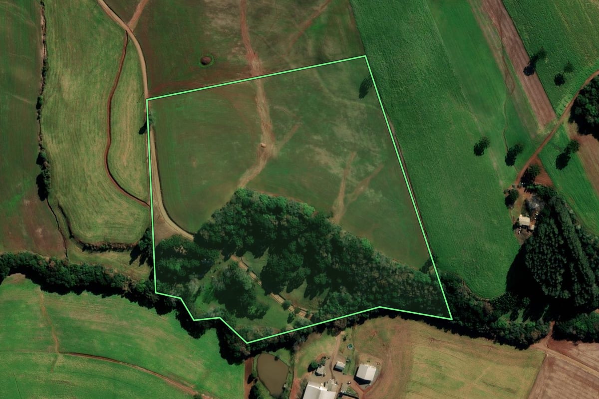Imagem de satélite do imóvel rural em Água Santa (RS), com o contorno declarado no CAR desenhado por cima.