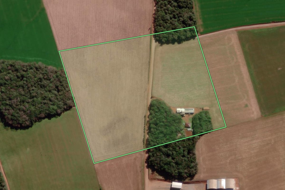Imagem de satélite do imóvel rural em Água Santa (RS), com o contorno declarado no CAR desenhado por cima.