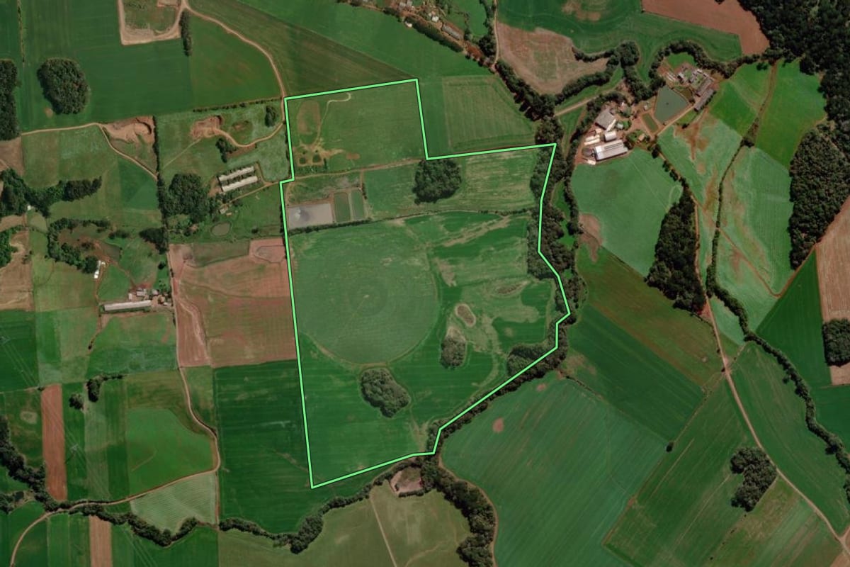 Imagem de satélite do imóvel rural em Água Santa (RS), com o contorno declarado no CAR desenhado por cima.