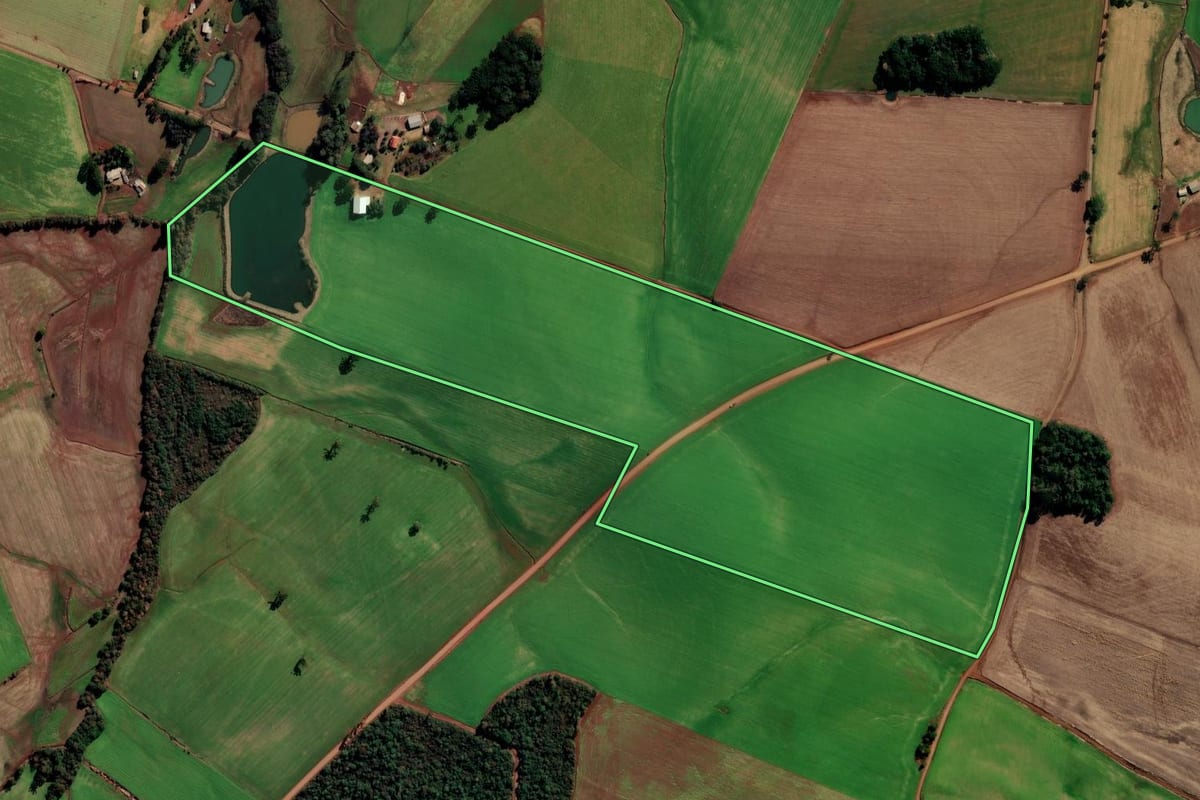 Imagem de satélite do imóvel rural em Água Santa (RS), com o contorno declarado no CAR desenhado por cima.
