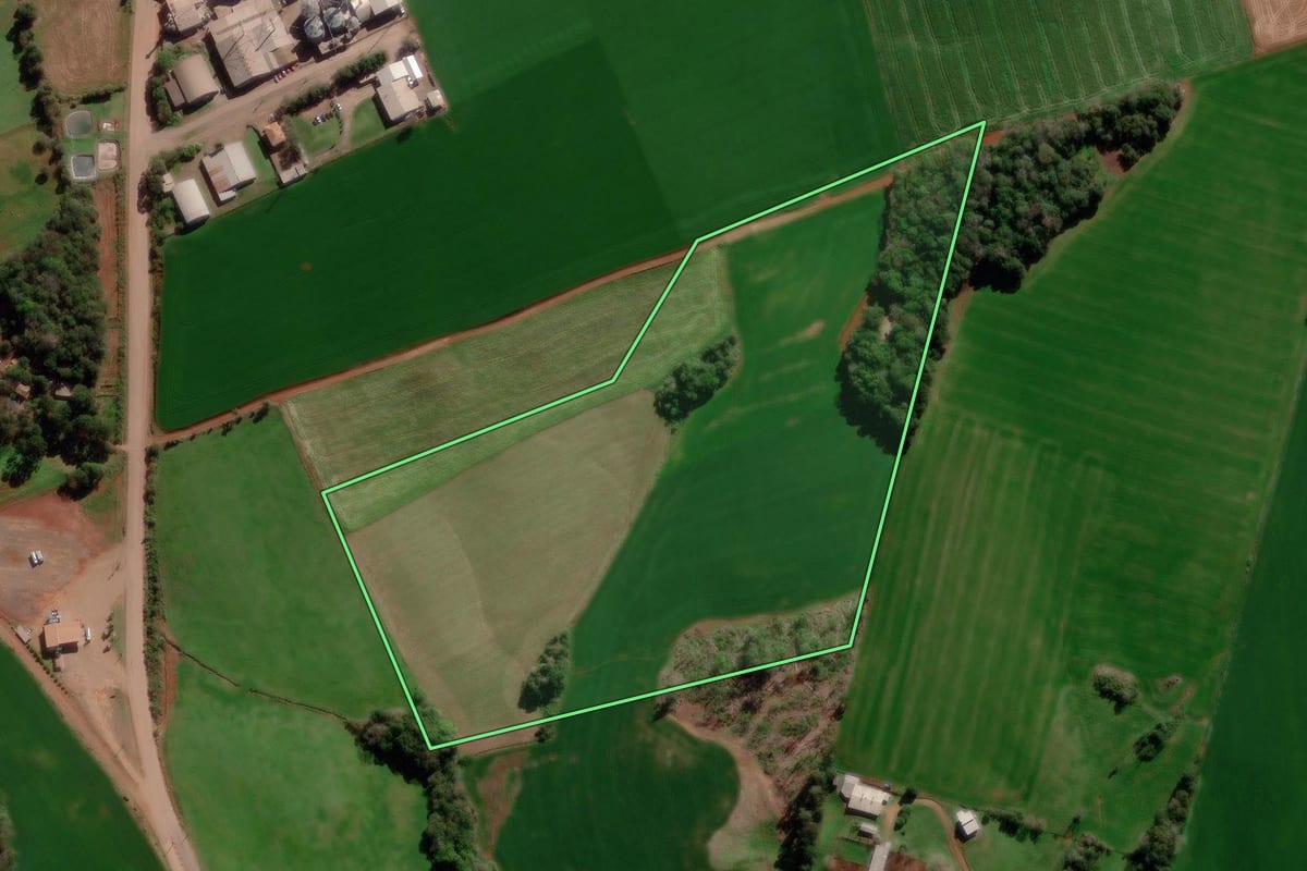 Imagem de satélite do imóvel rural em Água Santa (RS), com o contorno declarado no CAR desenhado por cima.