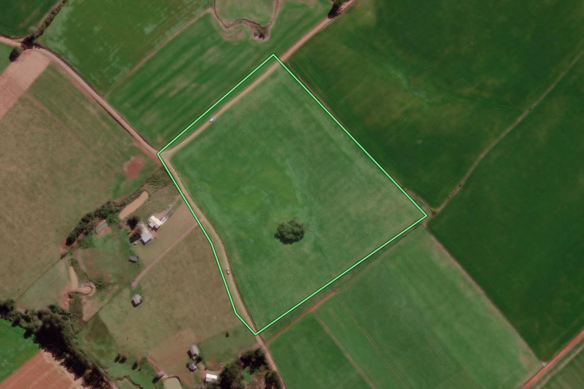 Imagem de satélite do imóvel rural em Água Santa (RS), com o contorno declarado no CAR desenhado por cima.