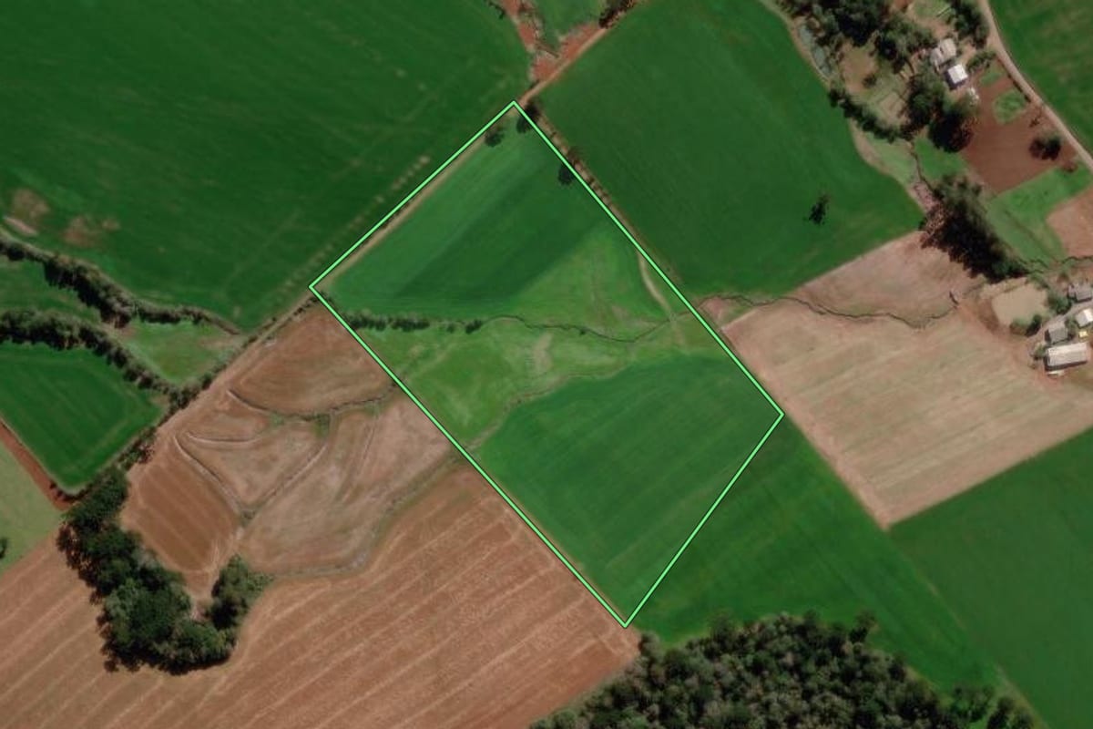 Imagem de satélite do imóvel rural em Água Santa (RS), com o contorno declarado no CAR desenhado por cima.