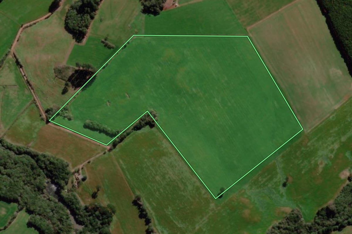 Imagem de satélite do imóvel rural em Água Santa (RS), com o contorno declarado no CAR desenhado por cima.