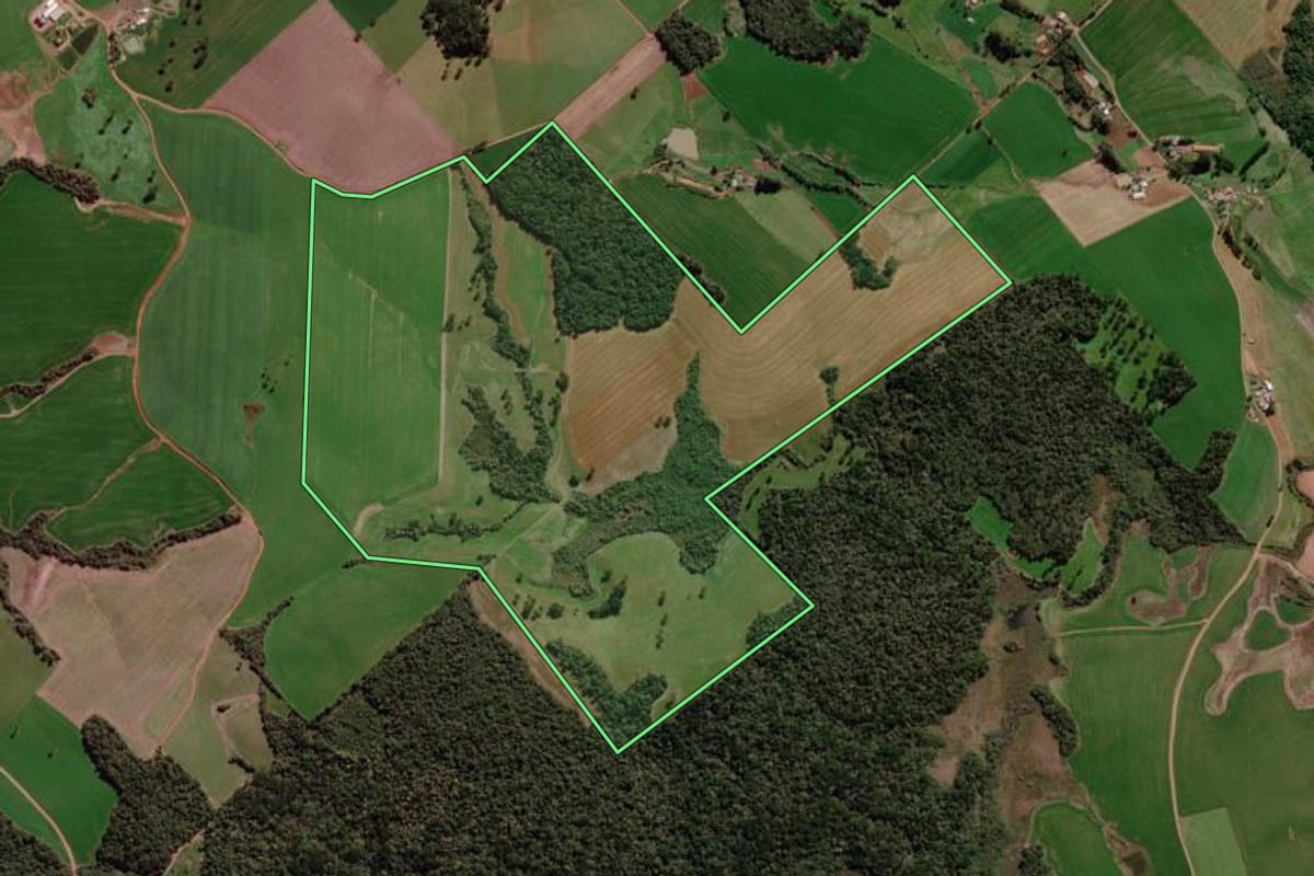 Imagem de satélite do imóvel rural em Água Santa (RS), com o contorno declarado no CAR desenhado por cima.