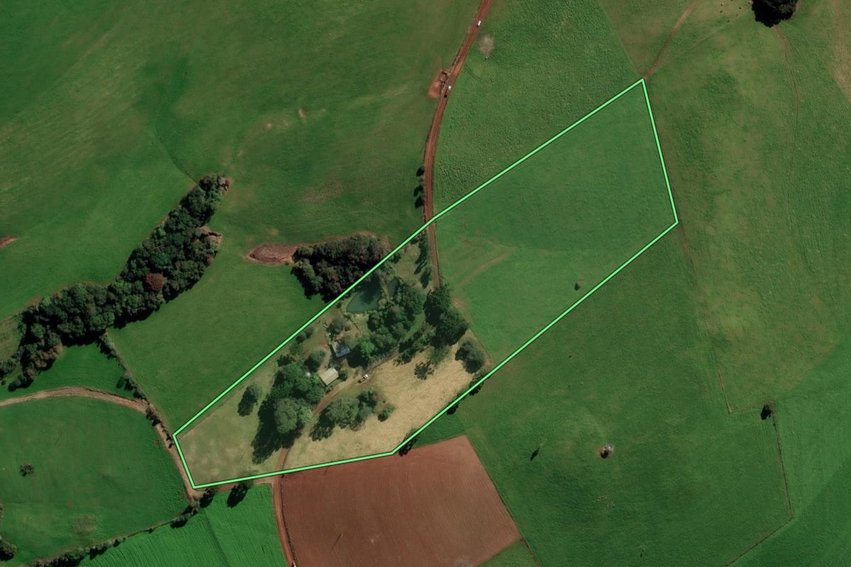 Imagem de satélite do imóvel rural em Água Santa (RS), com o contorno declarado no CAR desenhado por cima.
