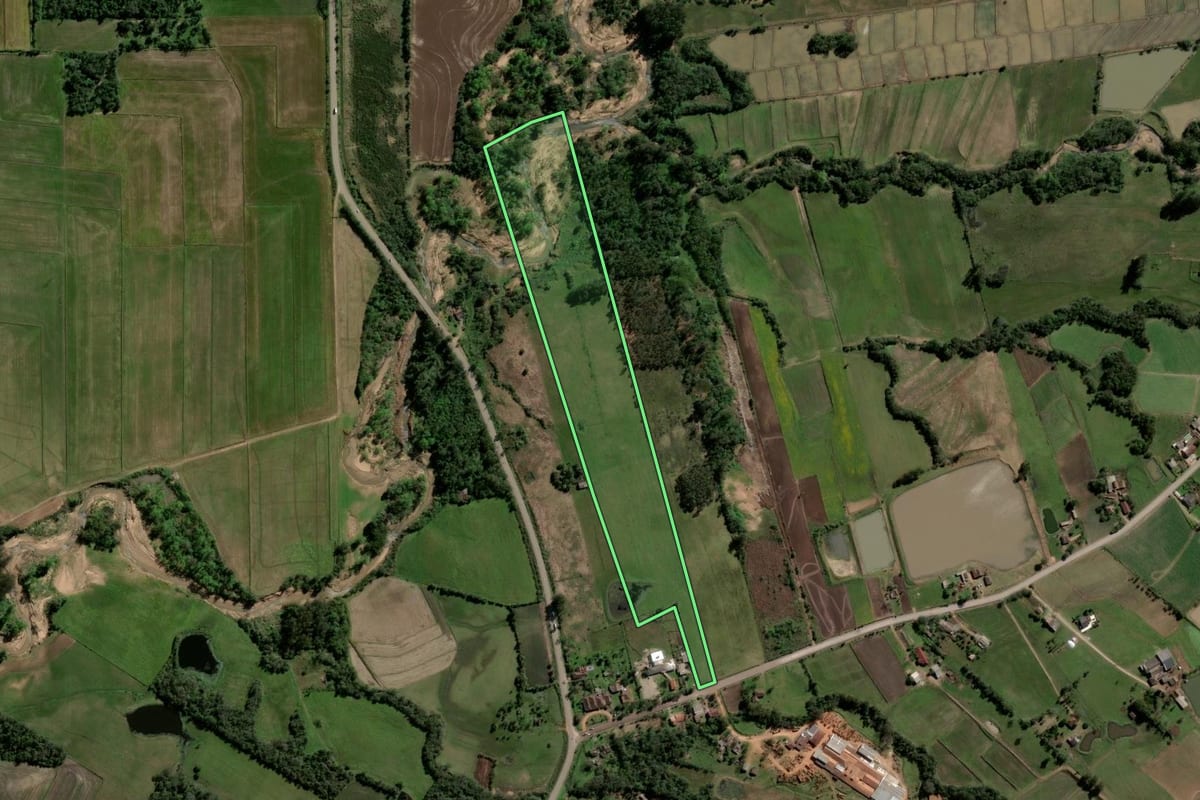 Imagem de satélite do imóvel rural em Agudo (RS), com o contorno declarado no CAR desenhado por cima.