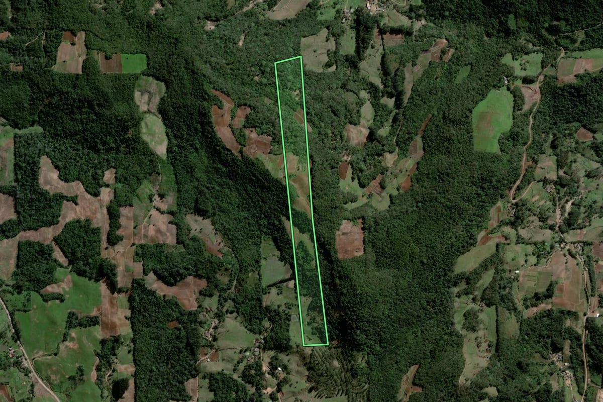 Imagem de satélite do imóvel rural em Agudo (RS), com o contorno declarado no CAR desenhado por cima.