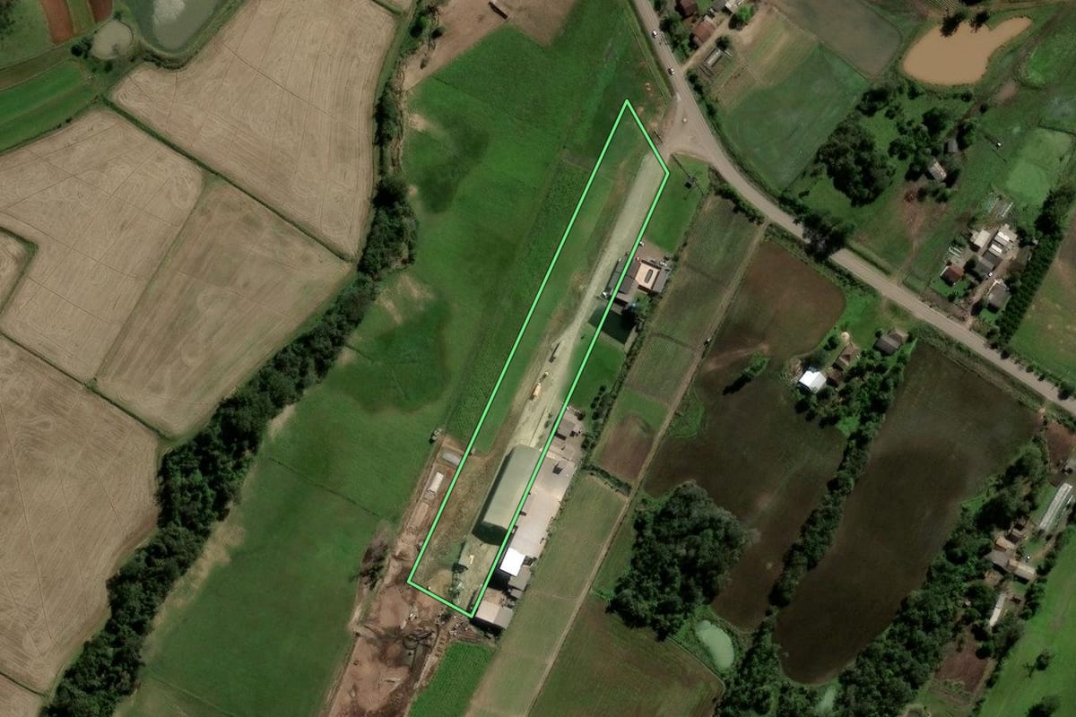 Imagem de satélite do imóvel rural em Agudo (RS), com o contorno declarado no CAR desenhado por cima.