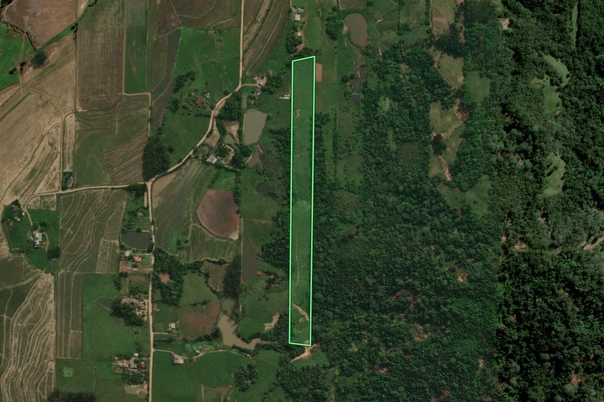 Imagem de satélite do imóvel rural em Agudo (RS), com o contorno declarado no CAR desenhado por cima.