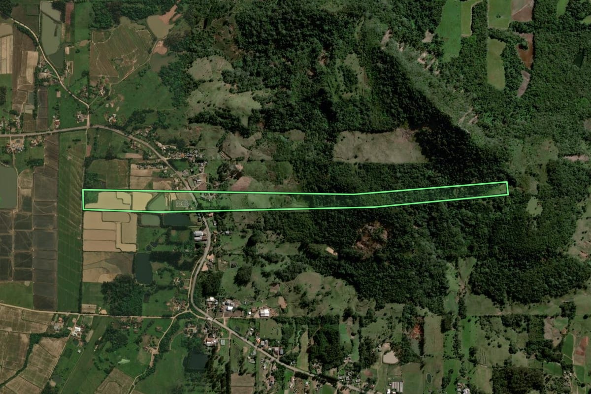 Imagem de satélite do imóvel rural em Agudo (RS), com o contorno declarado no CAR desenhado por cima.
