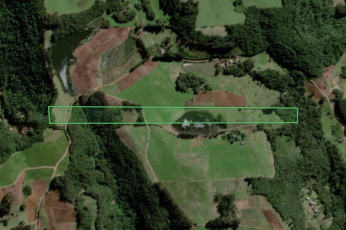 Imagem de satélite do imóvel rural em Agudo (RS), com o contorno declarado no CAR desenhado por cima.