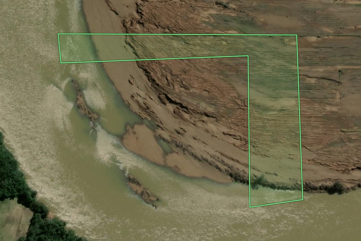 Imagem de satélite do imóvel rural em Agudo (RS), com o contorno declarado no CAR desenhado por cima.