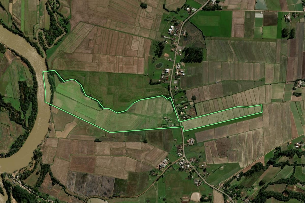Imagem de satélite do imóvel rural em Agudo (RS), com o contorno declarado no CAR desenhado por cima.