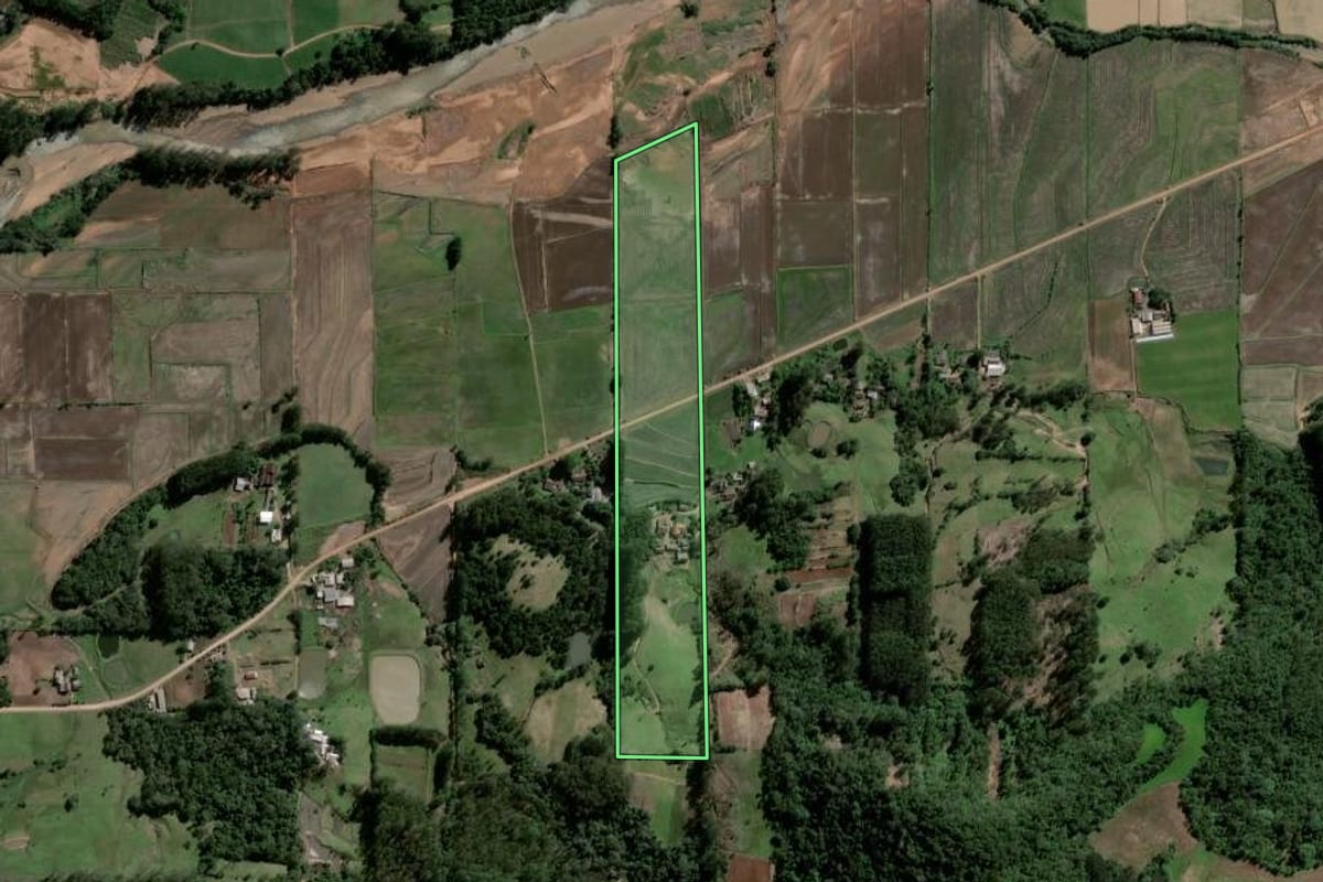 Imagem de satélite do imóvel rural em Agudo (RS), com o contorno declarado no CAR desenhado por cima.